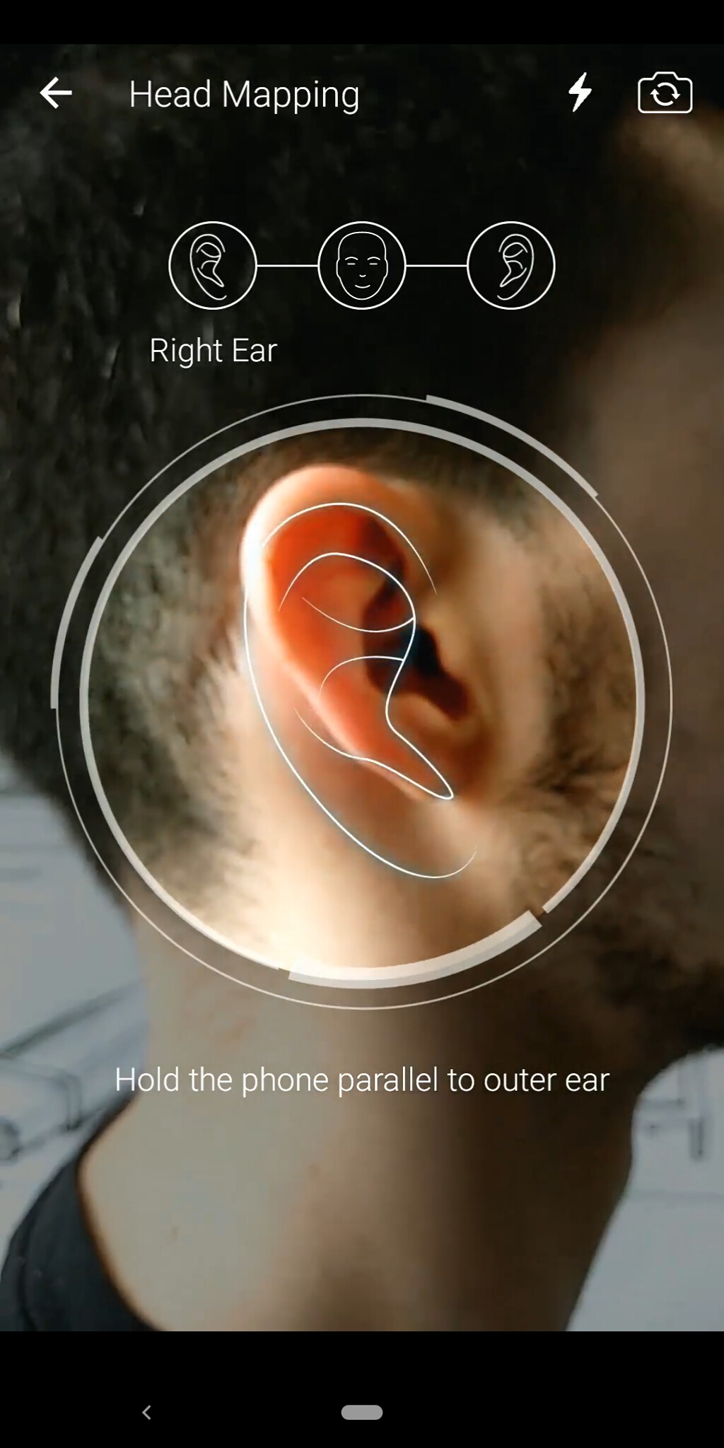 Die App scannt die Ohrform und passt den Klang auf Wunsch darauf an.
